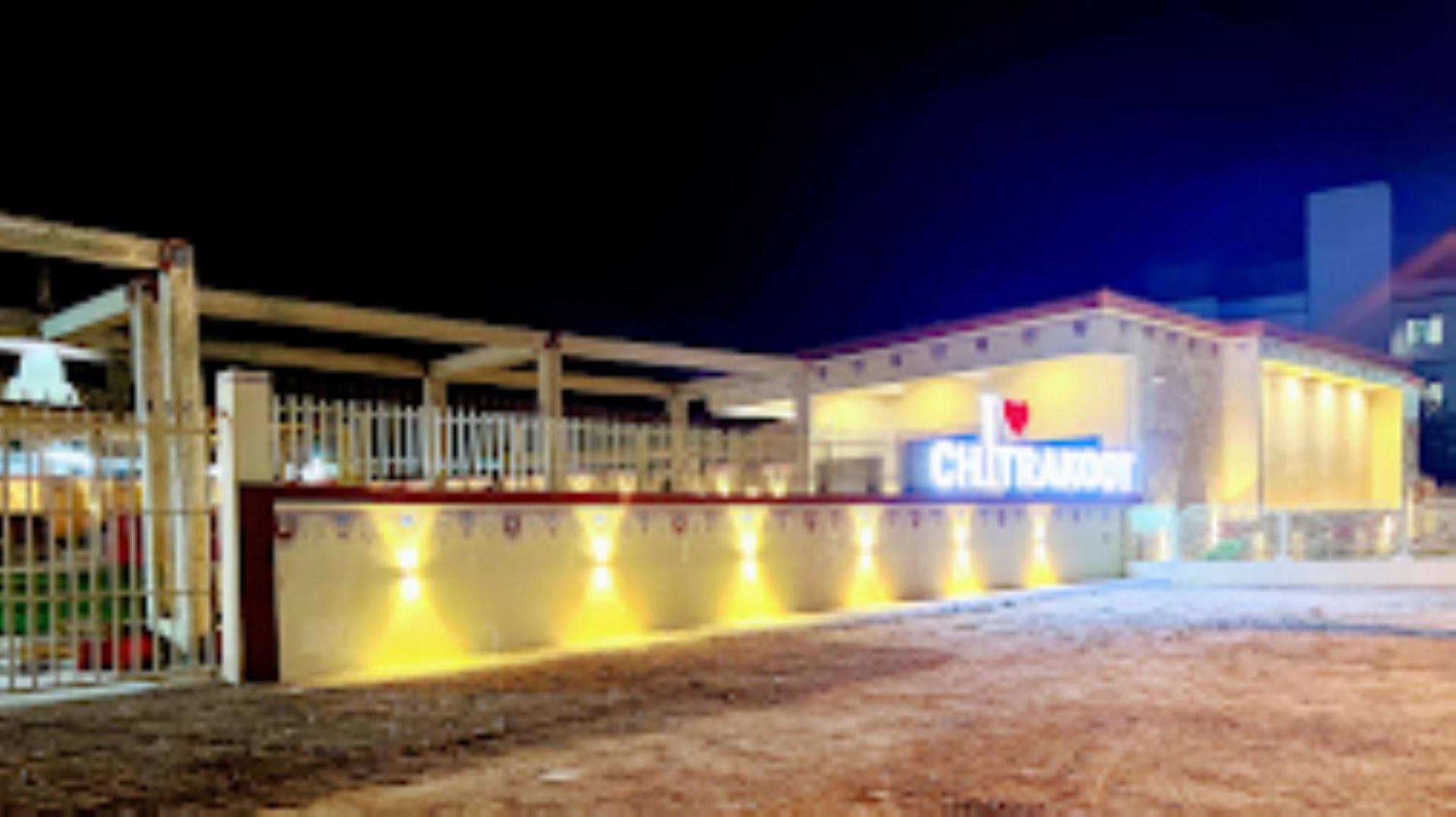 Hotel Parth Sitapur Muafi Екстериор снимка