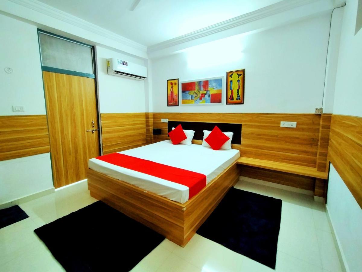 Hotel Parth Sitapur Muafi Екстериор снимка